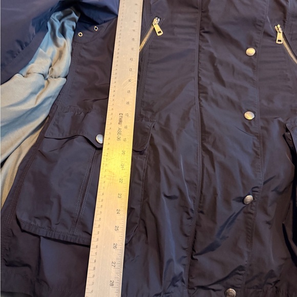 Burberry Navy Rain Coat w/ Foldaway Hood EUC, US Size 14 OFFERS ACCEPTED - Picture 10 of 10